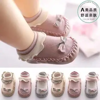 Осенне-зимние модели обуви для новорожденных, Носки для малышей, хлопчатобумажные носки для маленьких девочек с мультяшным бантом, нескользящая детская обувь и носки
